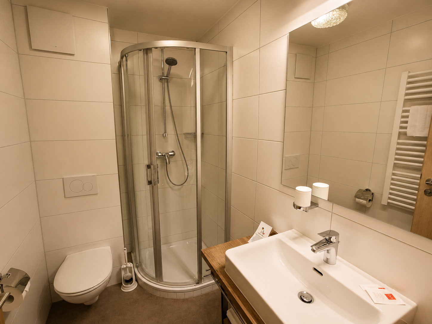 Bad im Doppelzimmer des Büchelsteiner Hof in Grattersdorf