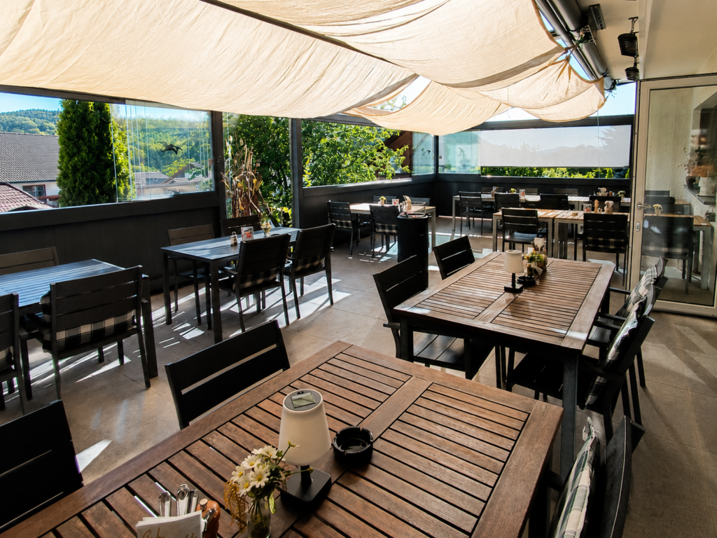 Luftige Terrasse im Büchelsteiner Hof in Grattersdorf