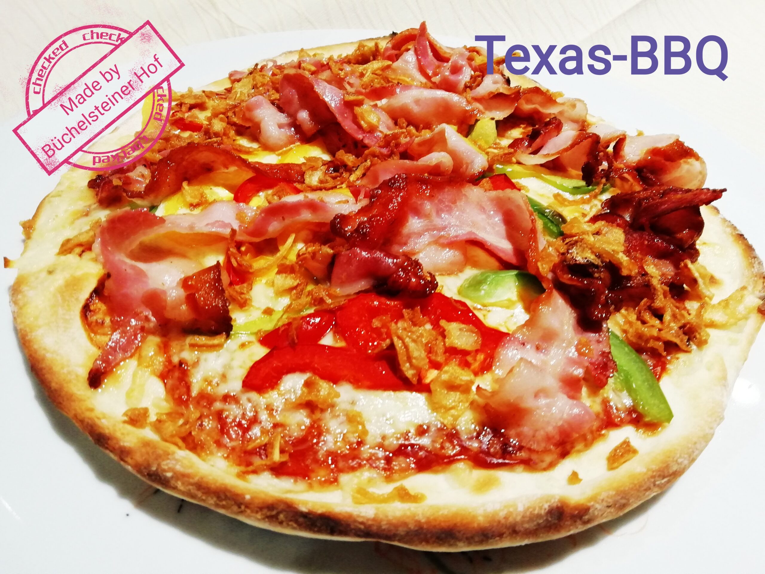 knusprige frischgebackene Pizza aus komplett eigener Herstellung im Büchelsteiner Hof Grattersdorf - zum Mitnehmen und bei uns essen