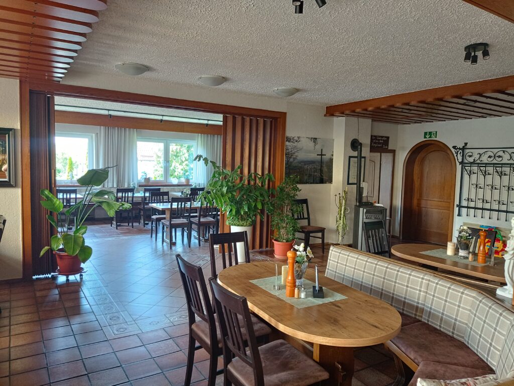 Blick in die gemütliche Gaststube des Büchelsteiner Hof in Grattersdorf